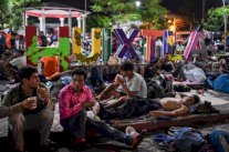 قافلة المهاجرين الهندوراسيين تتابع رحلتها إلى الحدود الأميركية بعد توقف في المكسيك