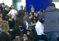 ألمانيا تعتزم ترحيل إعلامي احتج خلال مؤتمر لأردوغان وميركل