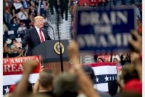 سباق السيطرة على حكم أميركا.. قوة ترمب بغير المتعلمين