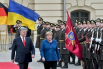 ميركل في أوكرانيا لبحث عملية السلام