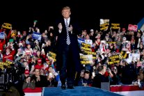 ترمب: أنا أكثر من خدم المسيحيين والدين!