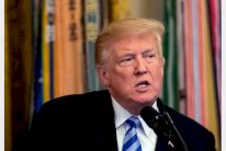 ترمب يهدد بإطلاق النار على المهاجرين