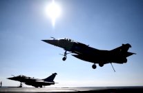 مقتل 26 شخصا في قصف للتحالف الدولي على بلدة هجين في شرق سوريا