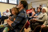 الناخبون يصدرون حكمهم على سيد البيت الأبيض