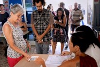 سكان جزر كاليدونيا الجديدة يصوتون على الاستقلال عن فرنسا في استفتاء عام