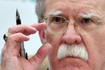 محمد بن زايد وبولتون يبحثان ملفات المنطقة