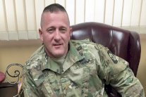 ضابط مظلي يخطط لإزاحة ترمب من البيت الأبيض