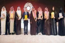 العاهل السعودي يكرم الفائزين بجائزة الملك خالد