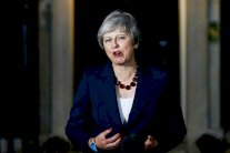 تيريزا ماي في مأزق وتحت حصار!