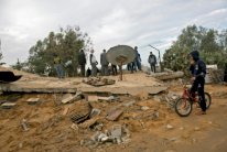 إطلاق صواريخ على إسرائيل وغارات على قطاع غزة