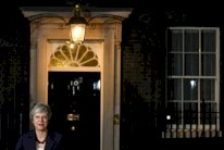 النكسات تلاحق حكومة تيريزا ماي