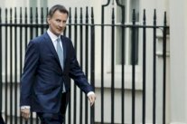 وزير خارجية بريطانيا يبحث في إيران الإثنين الاتفاق النووي