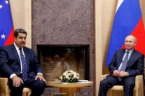 بوتين يؤكد تأييده لمادورو الذي جاء لطلب مساعدة مالية من موسكو