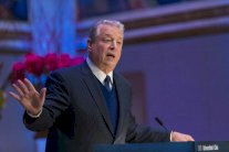 آل غور يتهم واشنطن والرياض وموسكو بالاستخفاف بتقرير المناخ