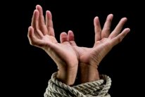 العراق: نافذون ضالعون بتجارة الأعضاء البشرية والدعارة