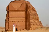 السعودية.. جهود حثيثة لجذب ملايين السياح لمنطقة العلا الأثرية