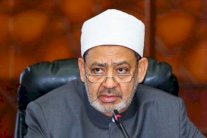 شيخ الأزهر يطالب الجامعة باعادة النظر في فصل طالبة مصرية