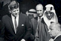 فيصل وكينيدي... وعبد الناصر ثالثهما