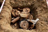 مقتل 20 مدنياً بانفجار لغم من مخلفات داعش في وسط سوريا