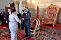 العاهل المغربي يستقبل 22 سفيرًا جديدًا ويسلمهم رسائل تعيينهم