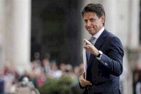 تكليف جوزيبي كونتي تشكيل حكومة جديدة في إيطاليا