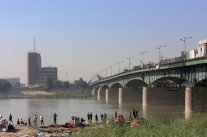 القوات العراقية تستعيد 3 جسور في بغداد