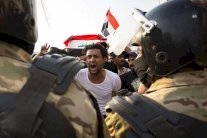 الإنهاك والانقضاض.. خطة الحكومة العراقية لانهاء الاحتجاجات