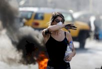 الاحتجاجات تشل مناحي الحياة في لبنان