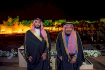 الملك سلمان يضع حجر الأساس لمشروع بوابة الدرعية