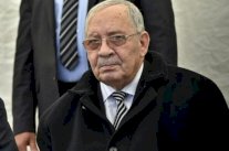 قائد الجيش الجزائري يناشد 