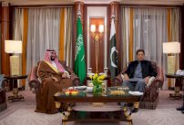 ولي العهد السعودي يلتقي رئيس الوزراء الباكستاني