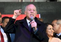 الرئيس التونسي يعد بتحقيق مطالب الثورة