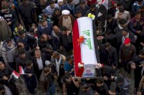 كتائب حزب الله تدعو القوات العراقية إلى الابتعاد من أماكن الأميركيين