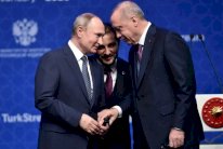 أنقرة وموسكو تدعوان إلى وقف إطلاق النار في ليبيا