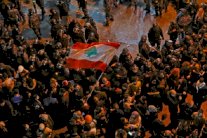 أسبوع الغضب في لبنان: إغلاق طرق وإضراب