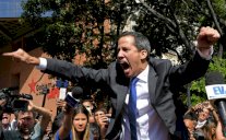 غوايدو يقول إن استئناف المفاوضات مع مادورو أمر غير مرجح