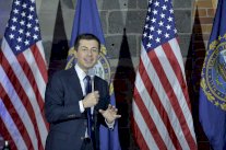 الانتخابات التمهيدية في أميركا: بوتيدجيدج أولاً في أيوا