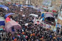 محتجو العراق يتصدون لمحاولة جديدة للصدر لإخضاعهم لأجندته