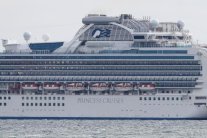 عيد الحب بلا نكهة داخل السفينة اليابانية بسبب كورونا