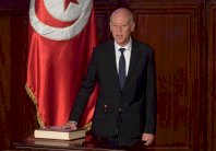 الأزمة في تونس تكشف خلافاً حاداً بين رأسي السلطة