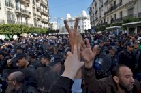 الرئيس الجزائري يعلن تاريخ بدء الحراك 