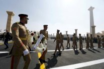 السيسي يتقدم الجنازة العسكرية لحسني مبارك