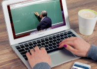 146 ألف طالب يواصلون الدراسة عبر الإنترنت في البحرين