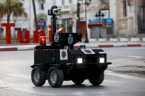 تونس تستعين بروبوت لمراقبة تطبيق الحجر الصحي