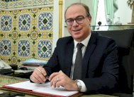 البرلمان التونسي يمنح رئيس الحكومة صلاحيات استثنائية