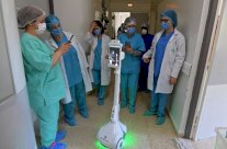 مستشفى تونسي يستعمل روبوت للتواصل مع المرضى