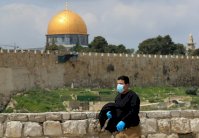 إسرائيل توقف سبعة فلسطينيين للاشتباه بقيامهم بأنشطة تمولها السلطة في القدس