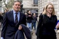 زعيم العمال البريطاني يطرد وزيرة التعليم