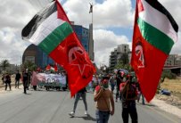 القادة الفلسطينيون يكافحون لتعبئة الشارع