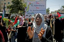 آلاف الفلسطينيين يتظاهرون في قطاع غزة ضد مخطط الضم